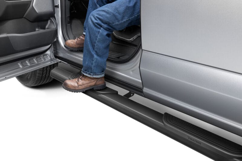 RealTruck 15-26 Ford F150 Super Crew / 17-26 F250/F350 SD Super Cab Traxio 4in Nerf Bars - Tex. Blk